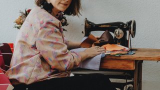 Blugii: Cum să îi porți cu stil în ținute care să te pună în valoare